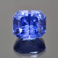 Blue sapphire radiant cut 39 cts Caram_front view