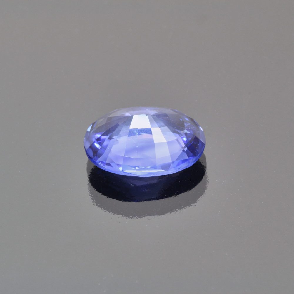 sapphire stone-cornflower blue sapphire oval-back view of gemstone