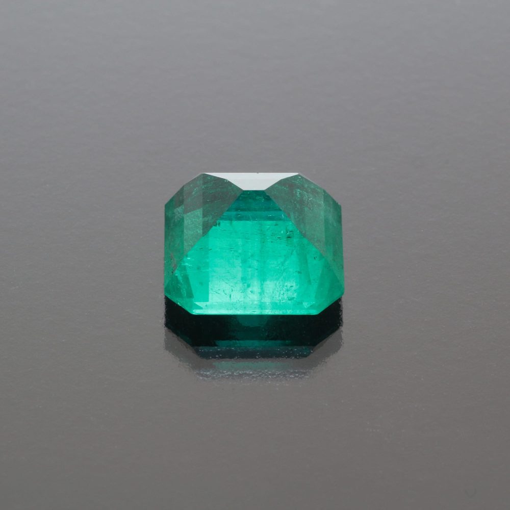 green emerald-emerald octagon-back view of gemstone