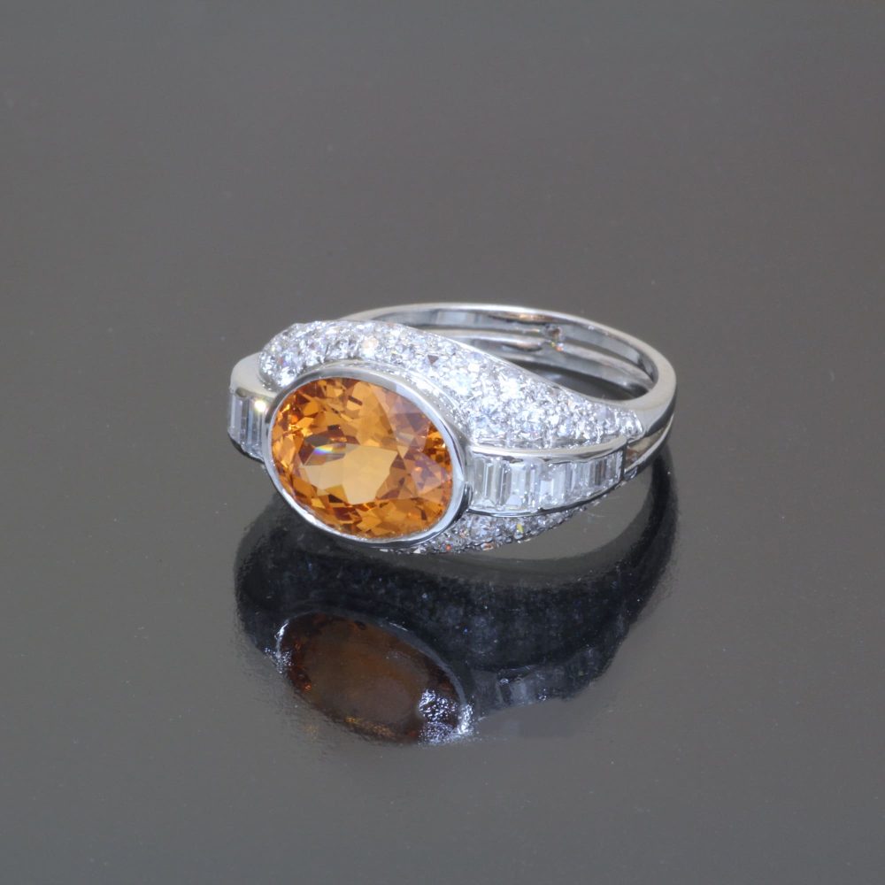 Mandarin garnet oval ring Caram antique side