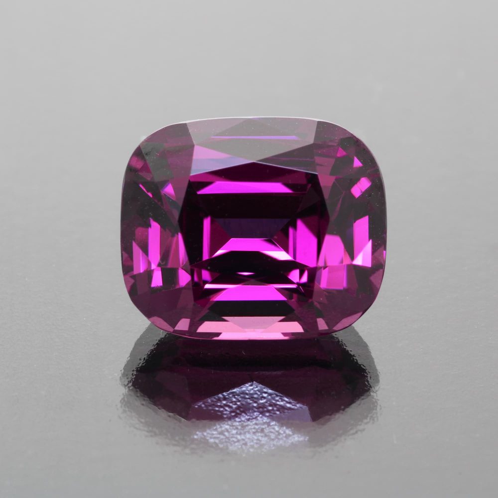 Rhodolite garnet cushion 18.12 cts by Caram_front view