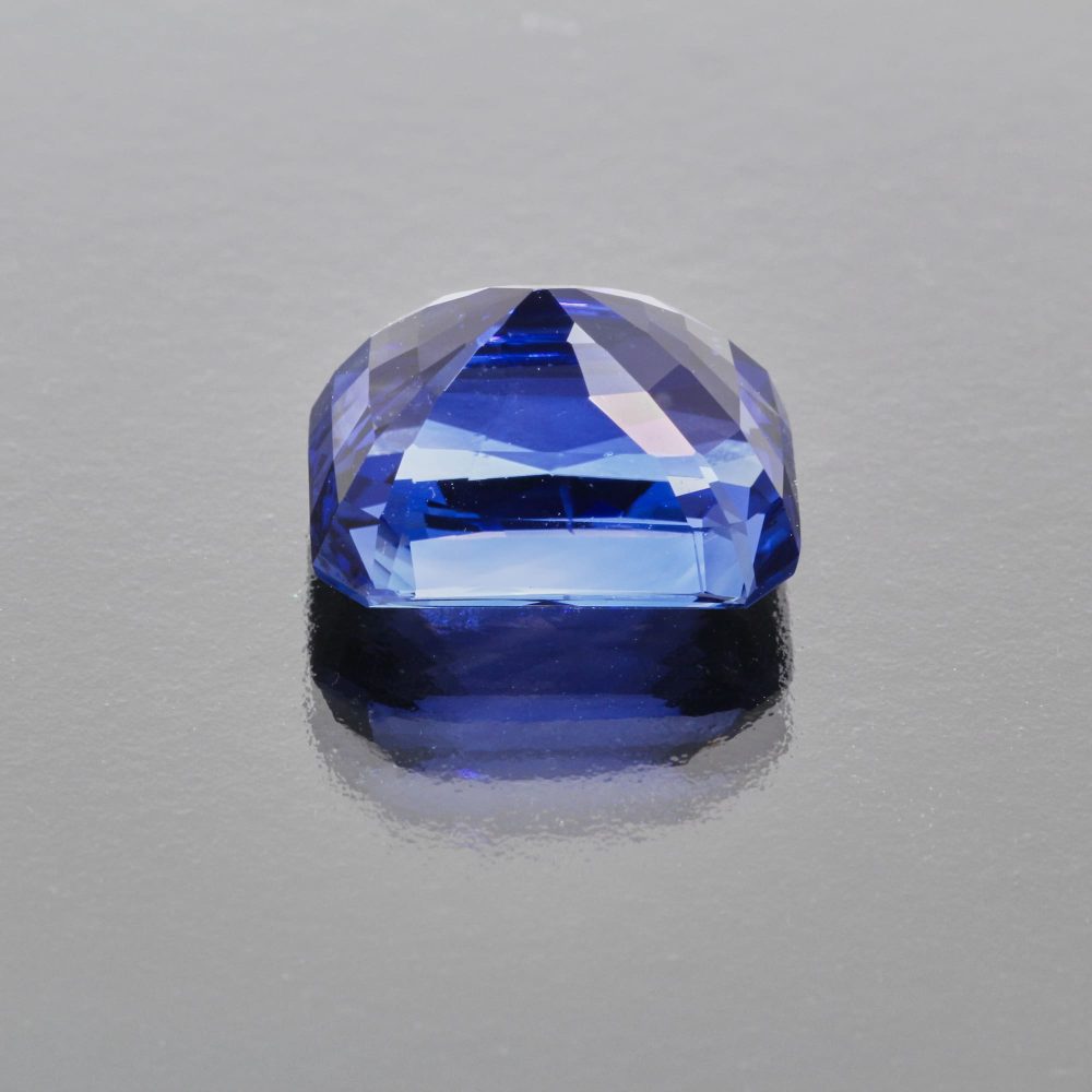 sapphire stone-royal blue sapphire-back view of gemstone