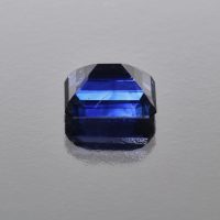 Royal blue sapphire octagon 7 cts Caram_back view