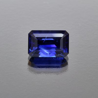 royal blue sapphire-royal blue sapphire octagon-front view of gemstone